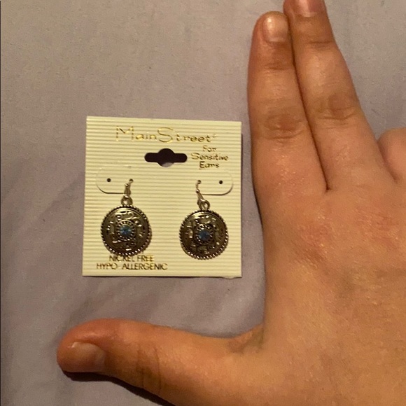 Elegant Sterling Silver with Blue Zircon Earrings - Picture 3 of 5